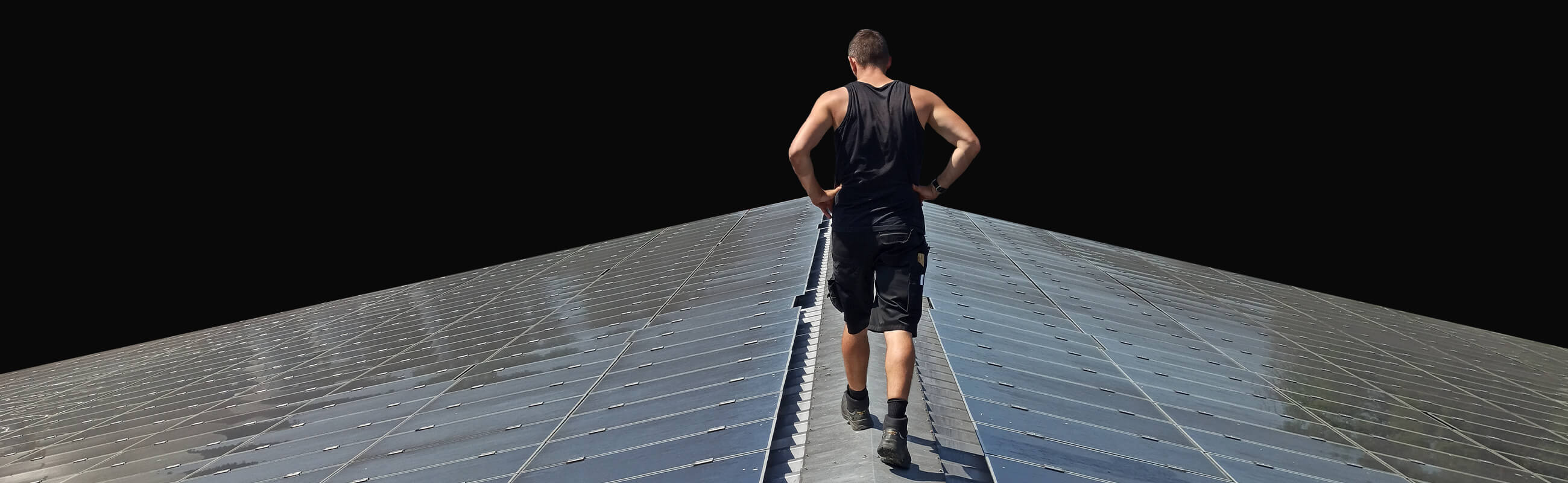 Stefan Kurz auf dem Photovoltaikdach des Firmengeländes von Kurz Paletten GmbH