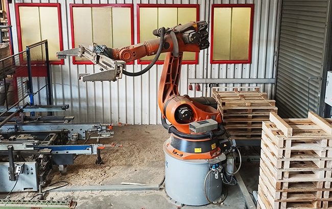 Einsatz moderner Roboter bei Kurz Paletten GmbH im Jahr 2014