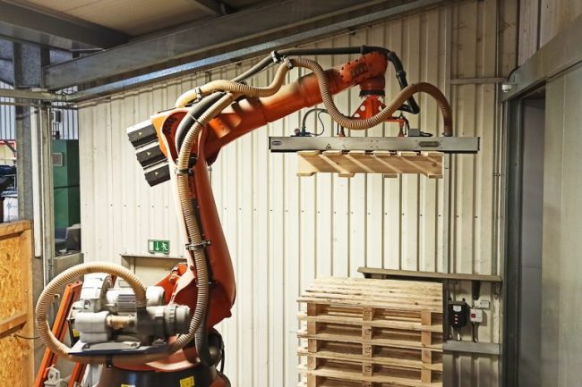Installation eines weiteren Roboters bei Kurz Paletten GmbH im Jahr 2017