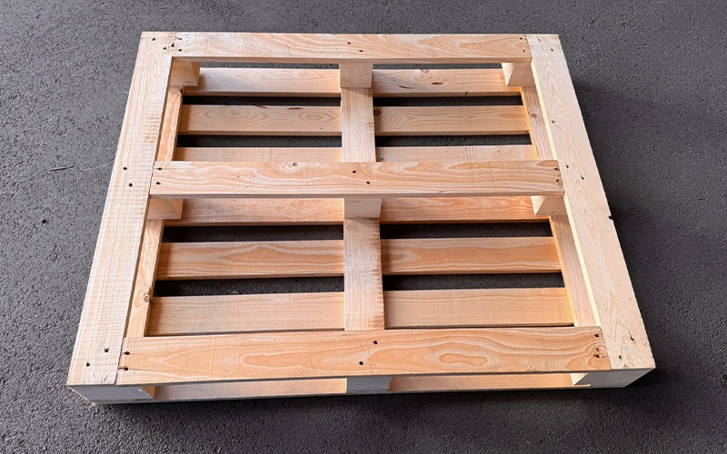 Brauerei-Palette Unterseite<br> (1200 x 1000 mm) Umlaufender Bodenrahmen IPPC <br> Optional:
Firmenaufdruck